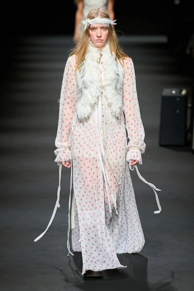 Look 11